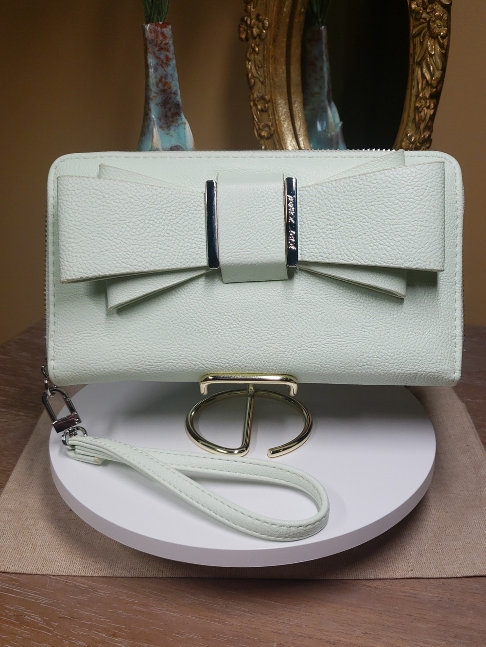 Betsey Johnson Large Mint Bow Wristlet Clutch - Picture 4 of 13